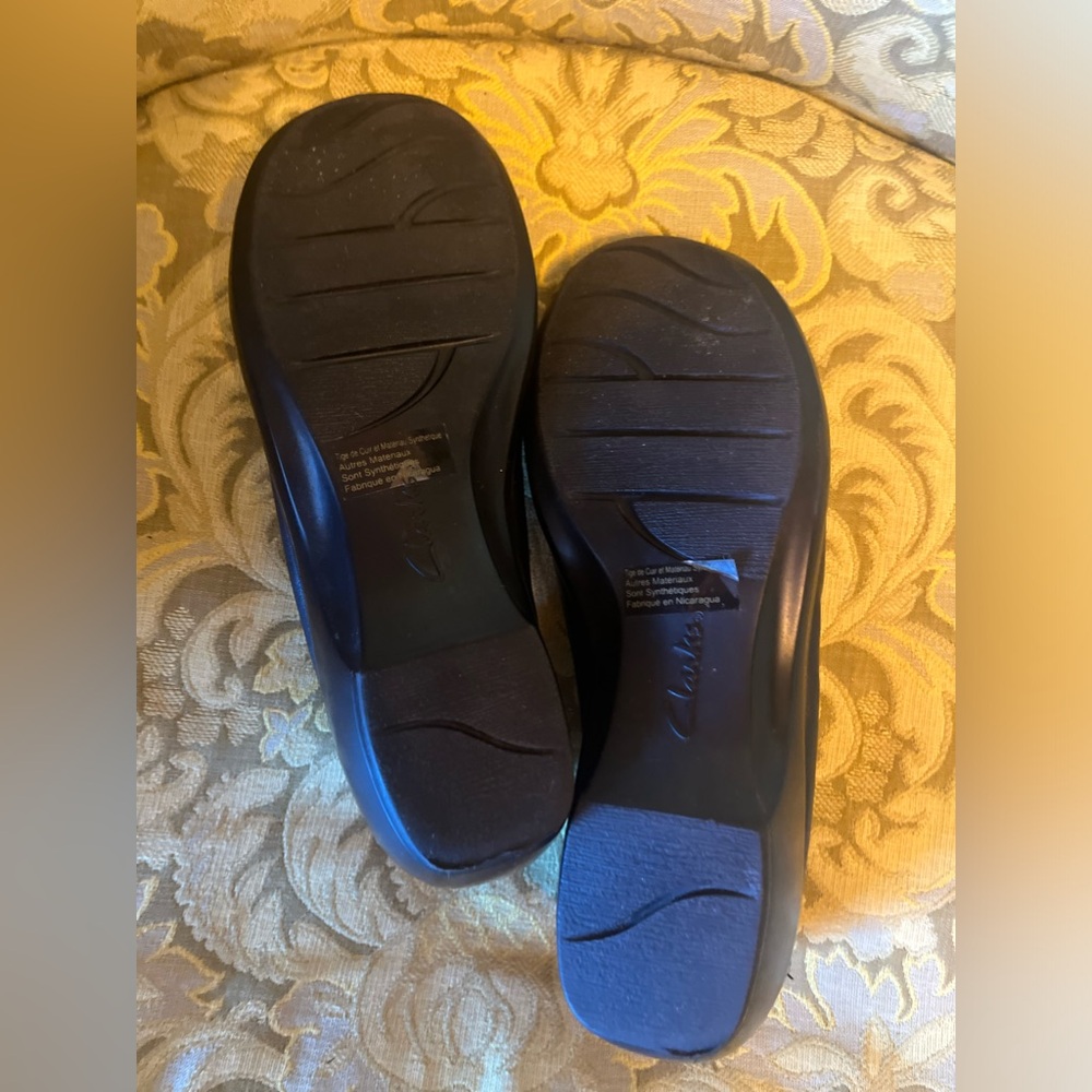 Clarks Loafers - Picture 3 of 9